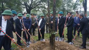 Thủ tướng Nguyễn Xuân Phúc đến thăm và trồng cây lưu niệm tại Vườn quốc gia Bạch Mã